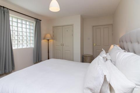 111 Carlton Vale, London, NW6 5HQ