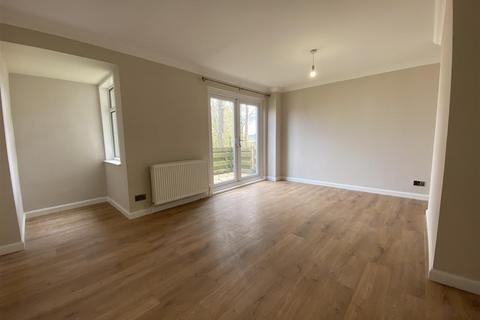 2 bedroom end of terrace house to rent, Strathtay Road, Perth