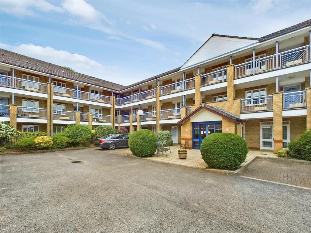 Minster Court, Bracebridge Heath... 2 bed apartment for sale £130,000