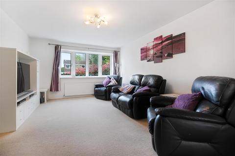6 Cherington Way, Ascot, SL5 8TJ