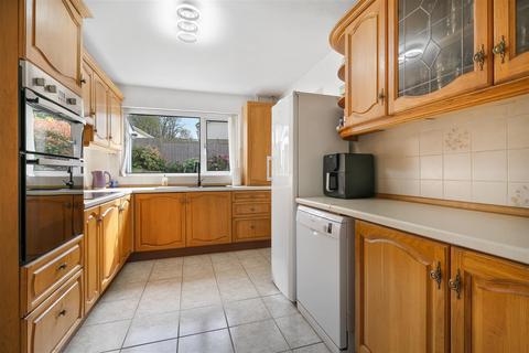 6 Cherington Way, Ascot, SL5 8TJ