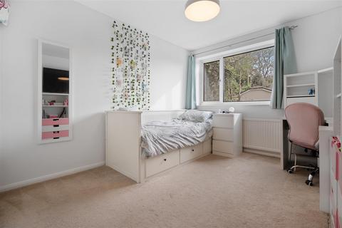6 Cherington Way, Ascot, SL5 8TJ