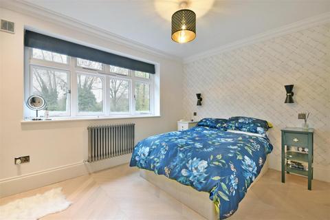 2 bedroom flat for sale, Chatsworth Road, London, NW2
