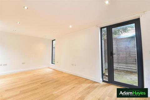 3 bedroom semi-detached house to rent, East End Road, East Finchley N2