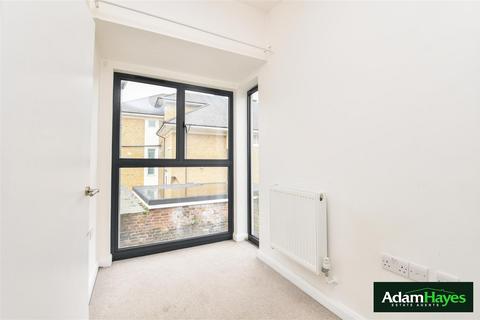 3 bedroom semi-detached house to rent, East End Road, East Finchley N2