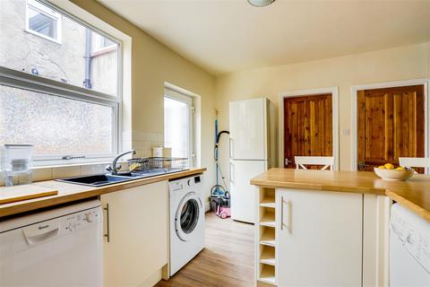 2 bedroom terraced house to rent, Haydn Road, Sherwood NG5