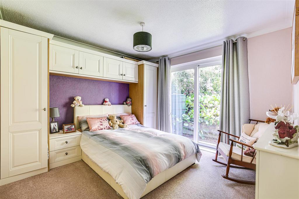 17 Bedroom.jpg