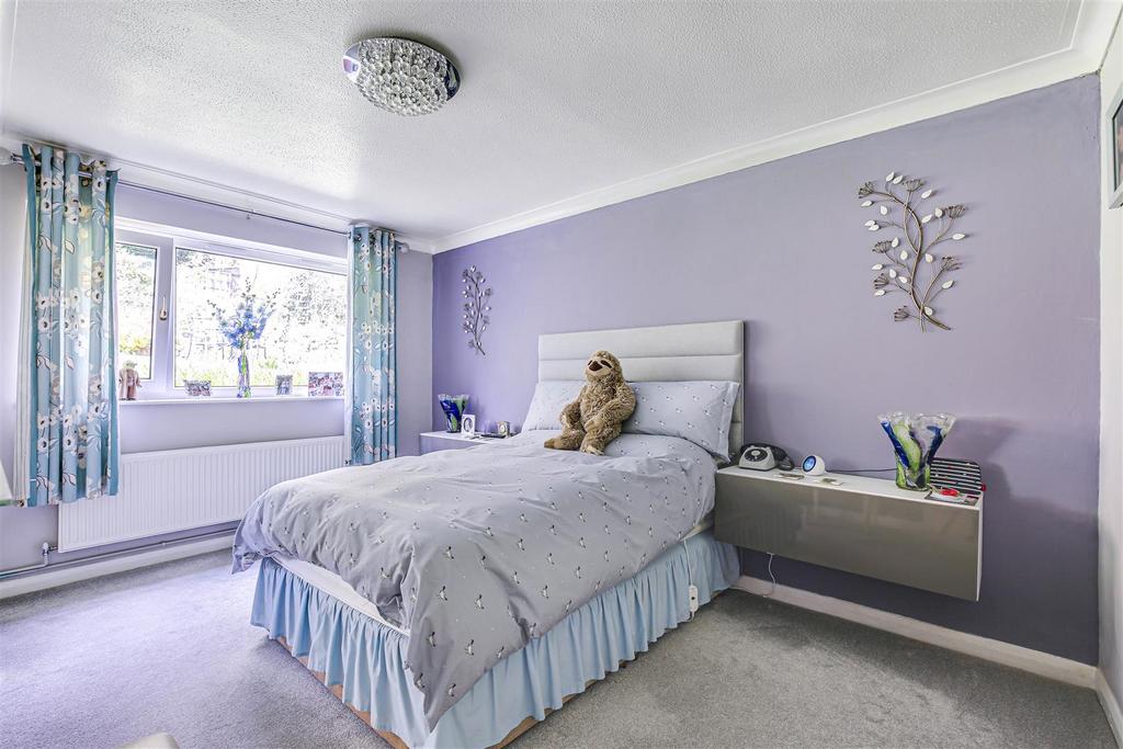 18 Bedroom.jpg