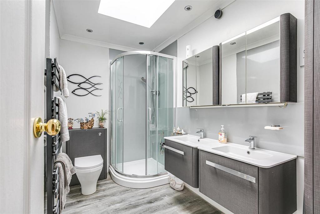 20 Shower room.jpg