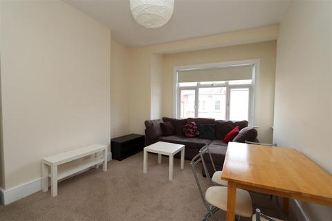 3 bedroom flat to rent, Wightman Road, Hornsey, London, N8