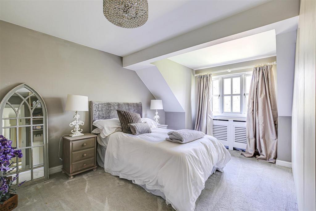 24 bedroom.jpg