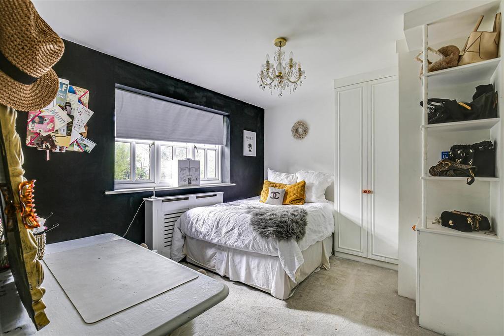 26 Bedroom.jpg