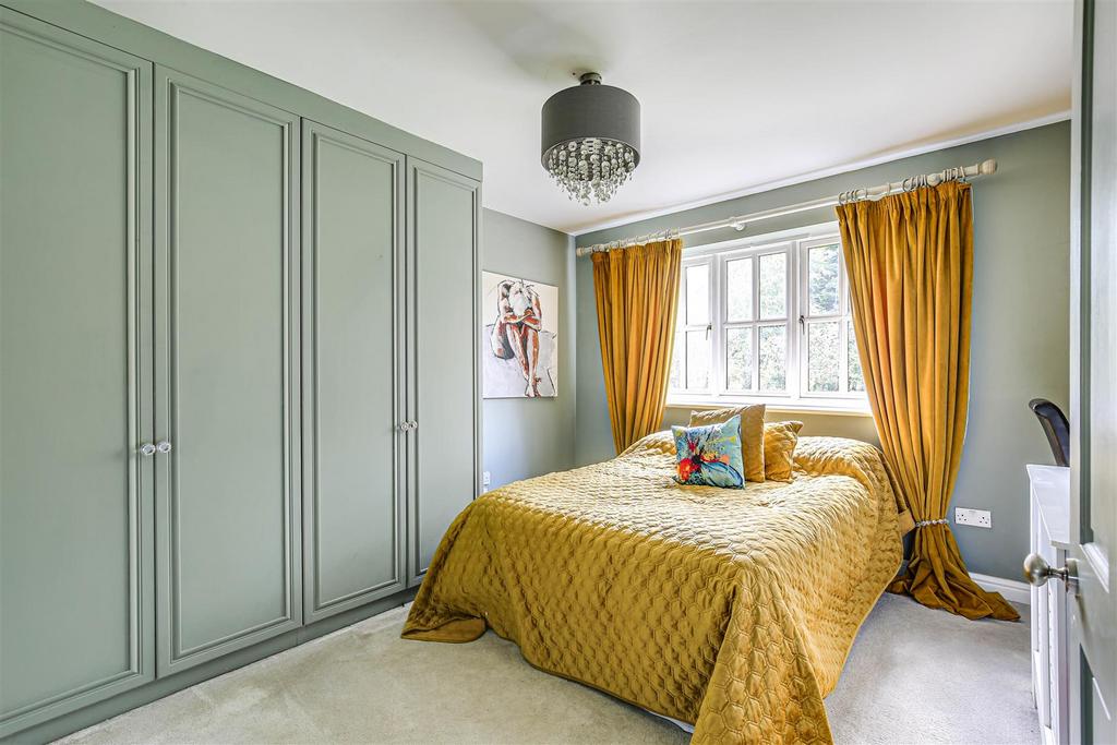 27 Bedroom.jpg