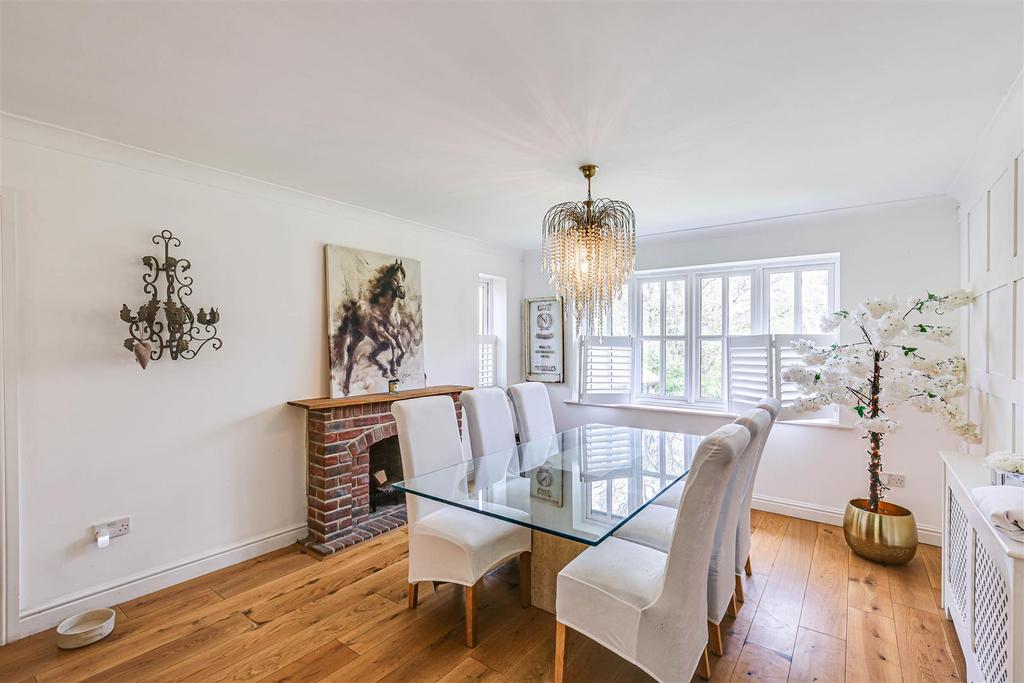 8 Dining room.jpg