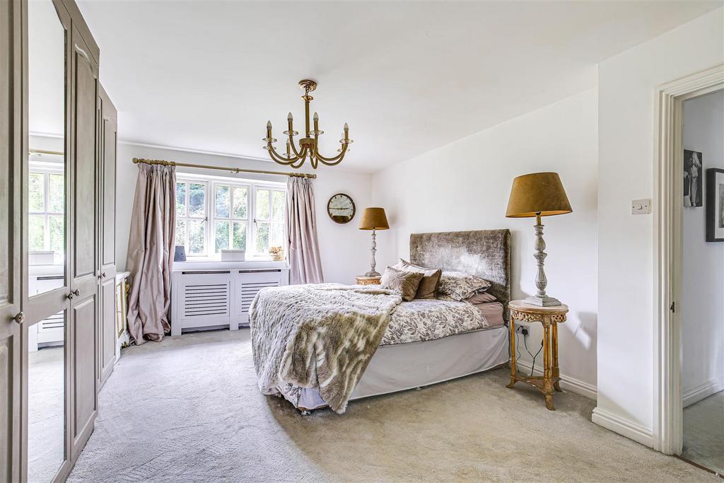 29 Bedroom.jpg