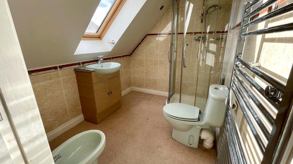 4 piece en suite shower room