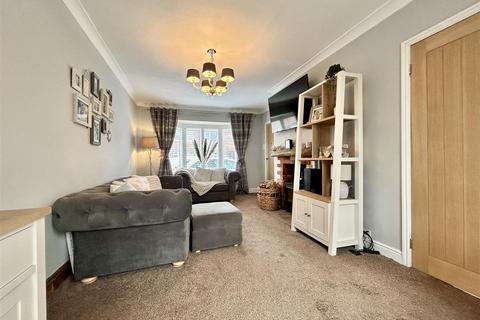 2 bedroom semi-detached house for sale, Elm Avenue, Kippax, Leeds