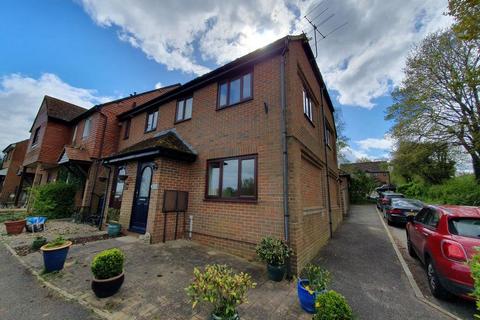 3 bedroom end of terrace house to rent, Kings Meadow, Overton