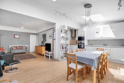 4 bedroom end of terrace house for sale, Leconfield Avenue, Barnes, London, SW13