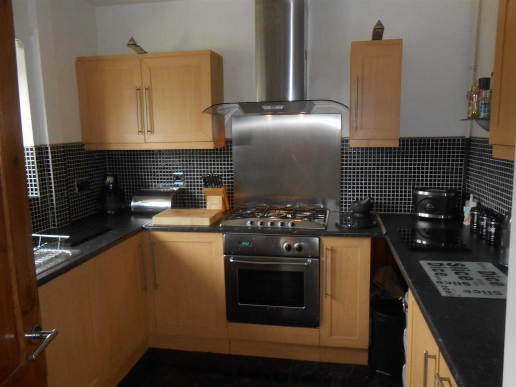 Belper Road, Lower Farm, Bloxwich 2 bed end of terrace house £850 pcm