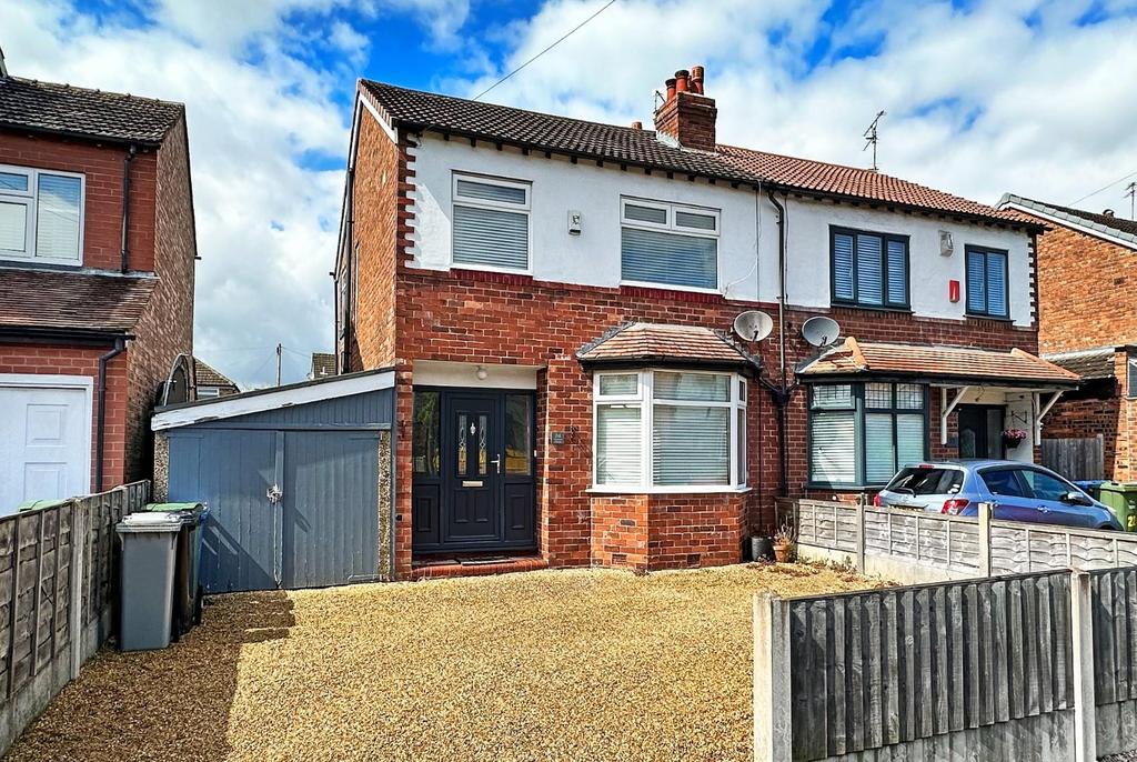 Hawthorn Avenue, Timperley 3 bed semidetached house for sale £425,000