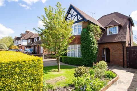 Burgess Hill - 3 bedroom detached house for sale