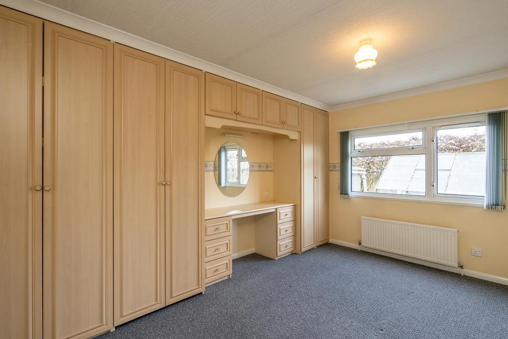 Bedroom 1.jpg