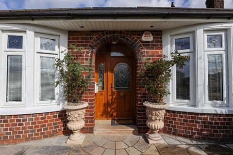 3 bedroom detached bungalow for sale, Heol Iestyn, Whitchurch, Cardiff