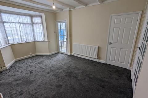 3 bedroom semi-detached house to rent, Lister Street, Willenhall