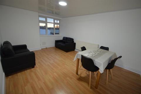 2 bedroom flat to rent, Plymouth Grove, Manchester M13