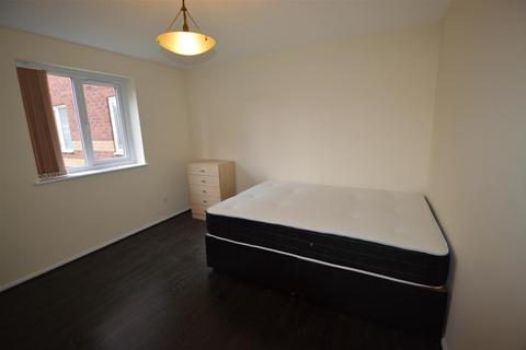 2 bedroom flat to rent, Angora Drive, Manchester M3