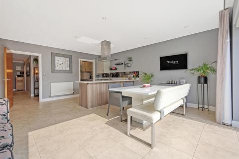 4 bedroom end of terrace house for sale, Danbury Palace Drive, Danbury, Chelmsford