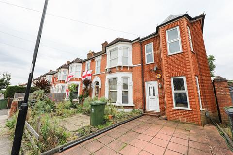 2 bedroom end of terrace house to rent, Ardgowan Road, Catford, London, SE6