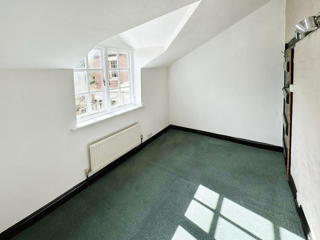 816506d5-Bedroom 202.jpg