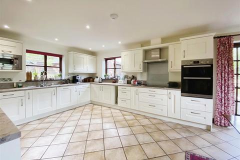 4 bedroom detached house for sale, Newcastle, Craven Arms