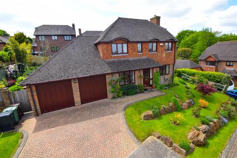 4 bedroom detached house for sale, Starrs Mead, Battle