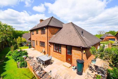 4 bedroom detached house for sale, Starrs Mead, Battle