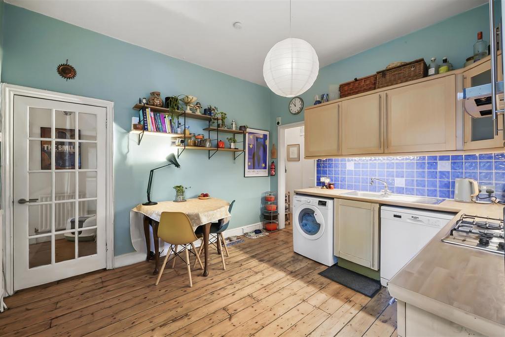 West Ella Road, Harlesden 2 bed flat for sale £400,000