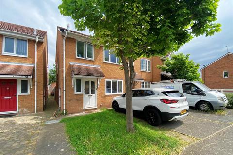 3 bedroom end of terrace house to rent, Heathfield Drive, Mitcham CR4