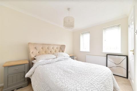3 bedroom semi-detached house to rent, Tamar Close, Stevenage