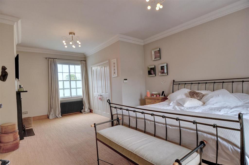 PORTLAND HOUSEmaster bed 1pix.jpg