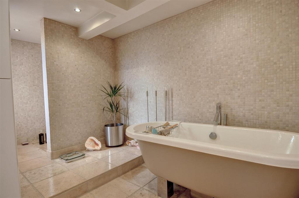 En suite 1.jpg