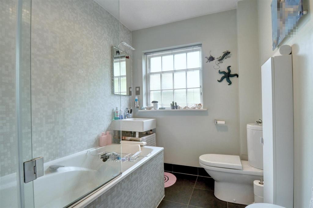 Family bathroom.jpg