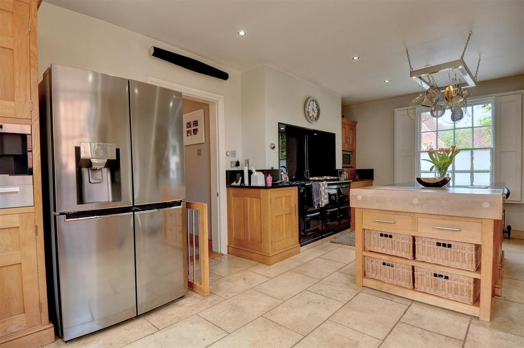 Kitchen 1.jpg