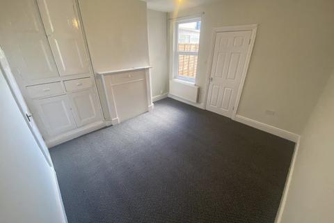3 bedroom terraced house to rent, Star Road, Peterborough
