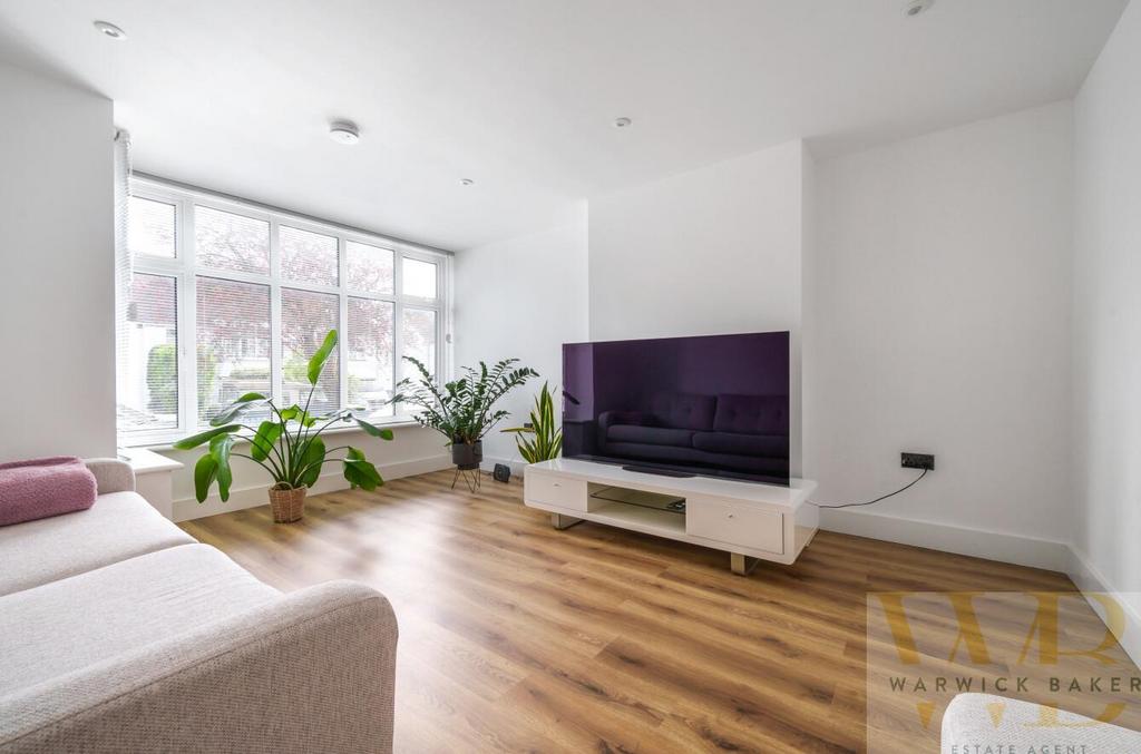 Adur Avenue, ShorehamBySea 4 bed semidetached house for sale £650,000