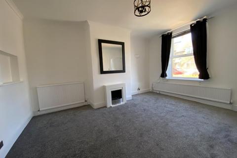 2 bedroom end of terrace house to rent, Quarmby Road, Huddersfield HD3