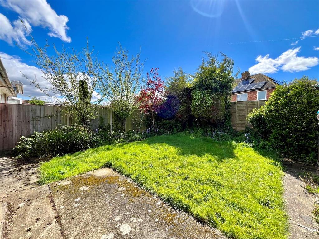 Snowdon Gardens, Gloucester GL3 2 bed semidetached bungalow for sale