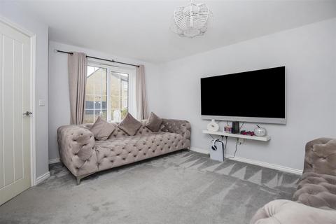 3 bedroom house for sale, Anvil Court, Huddersfield HD3