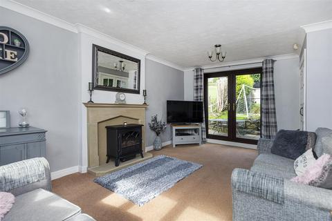 16 Dodlee Lane, Huddersfield, HD3 4TZ